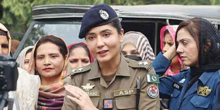 Ichra Woman Incident: Who is ASP Shehrbano?