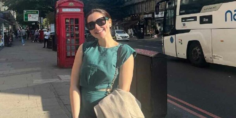 Hania Aamir relishes her vacations in London