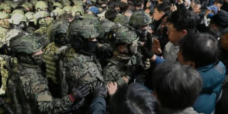 Martial law lifted in South Korea after strong resistance from lawmakers and the public