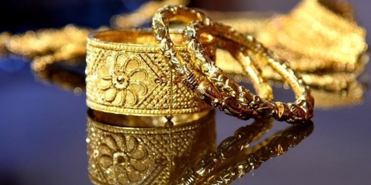 Gold Price Per Tola Sees Significant Drop in Pakistan